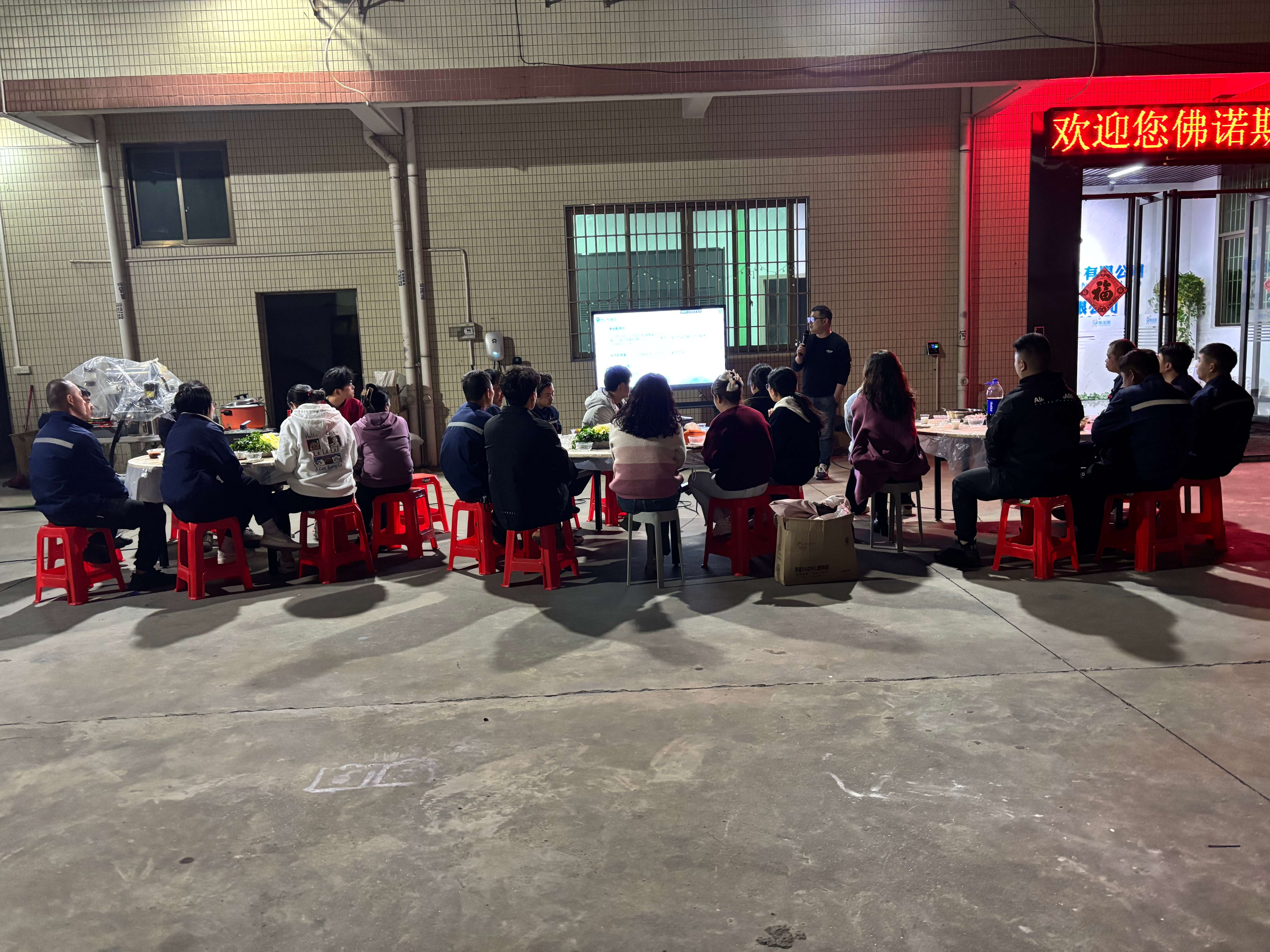 Wir begrüßen das Jahr 2025: Lassen Sie uns gemeinsam eine bessere Zukunft schaffen